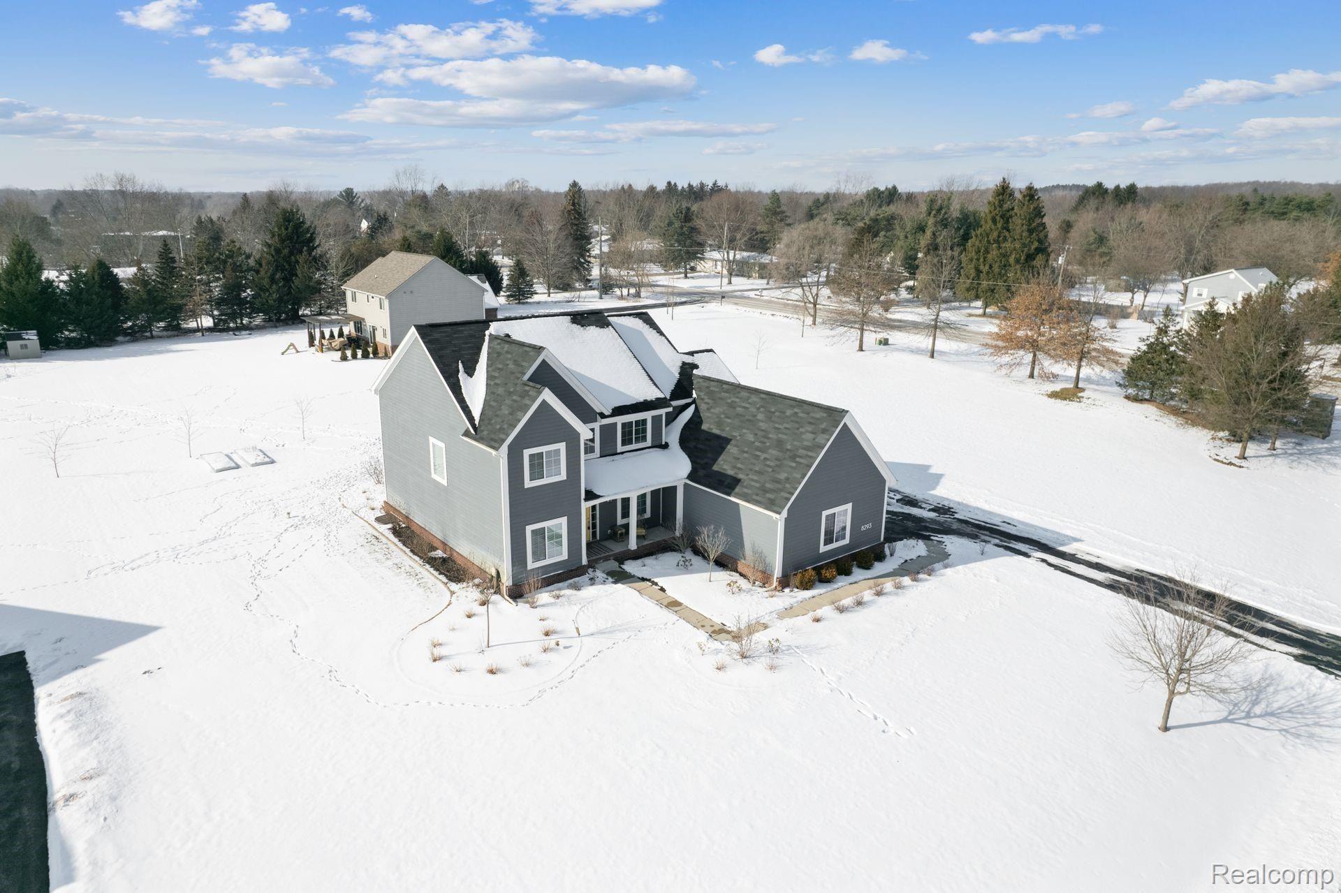 8293 Meadow Ridge Clarkston, MI 48348 - Photo 5 of 38 5.jpg