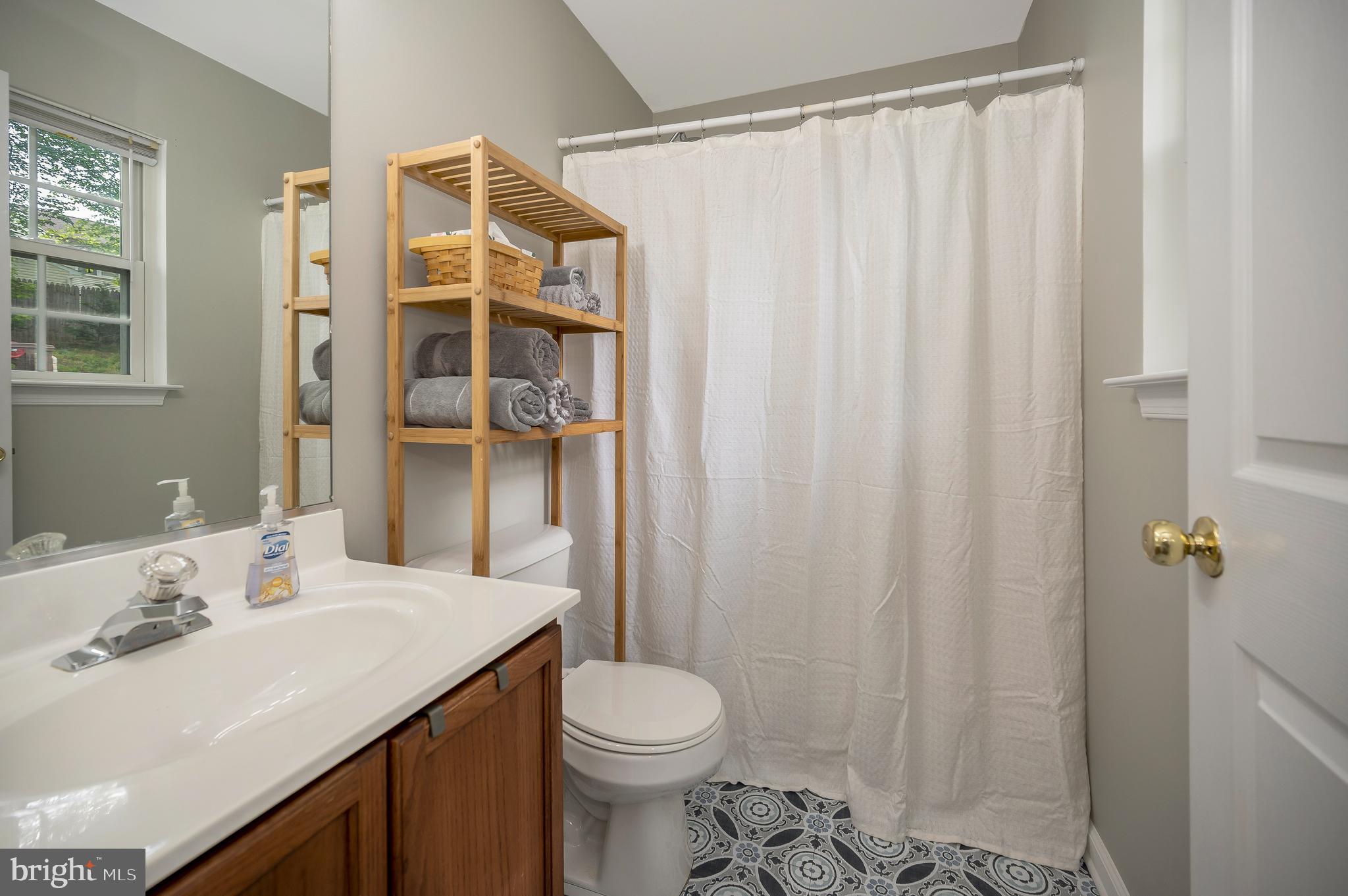 22 Myrtle Road Fredericksburg, VA 22405 - Photo 20 of 44 Hall Bath