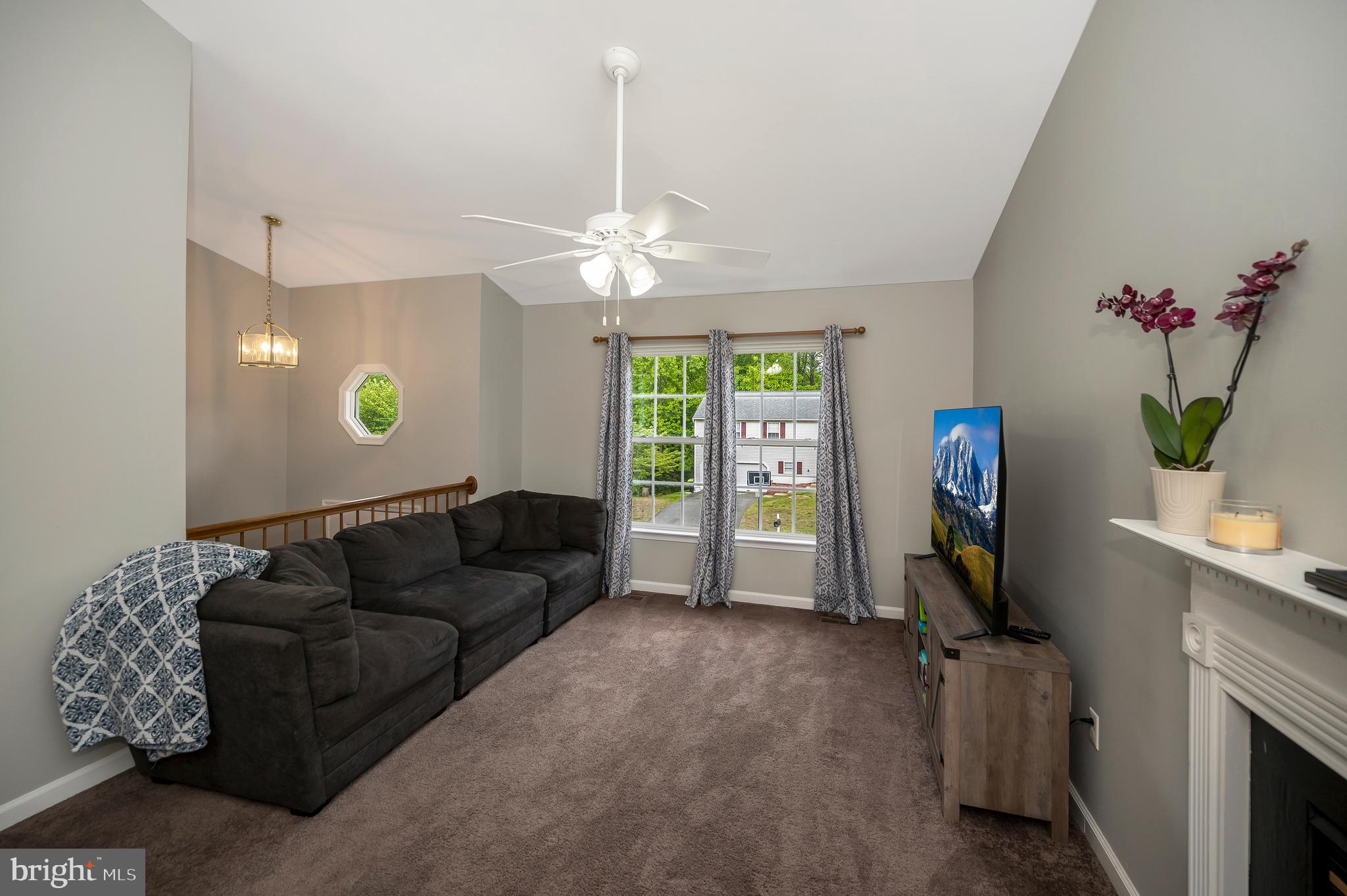 22 Myrtle Road Fredericksburg, VA 22405 - Photo 2 of 44 Living Room
