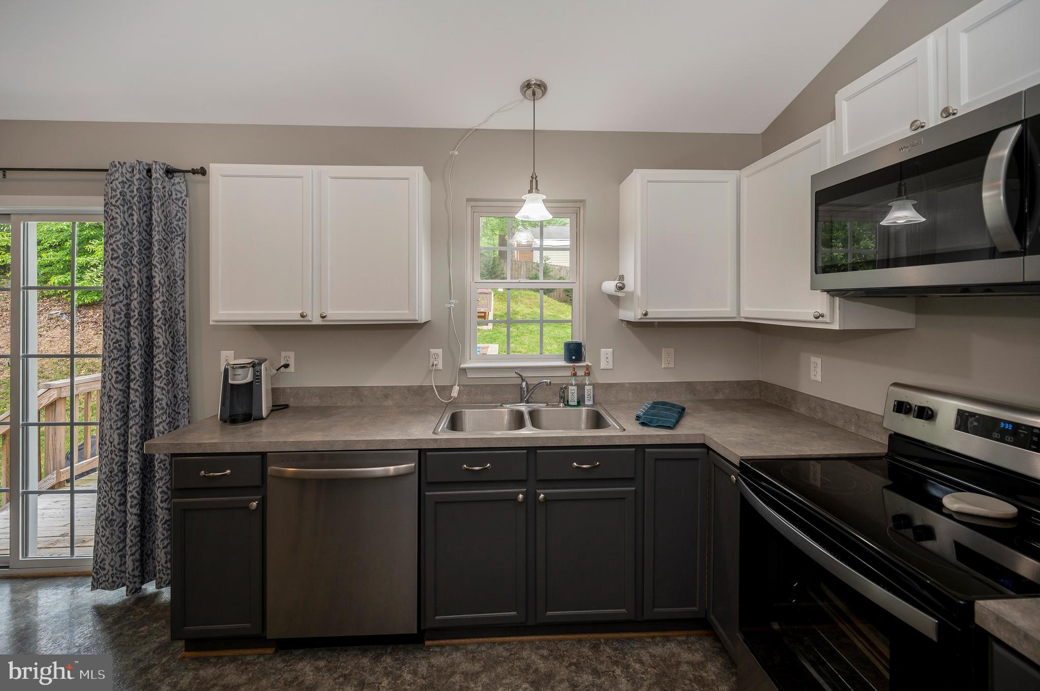 22 Myrtle Road Fredericksburg, VA 22405 - Photo 8 of 44 New Stainless Appliances
