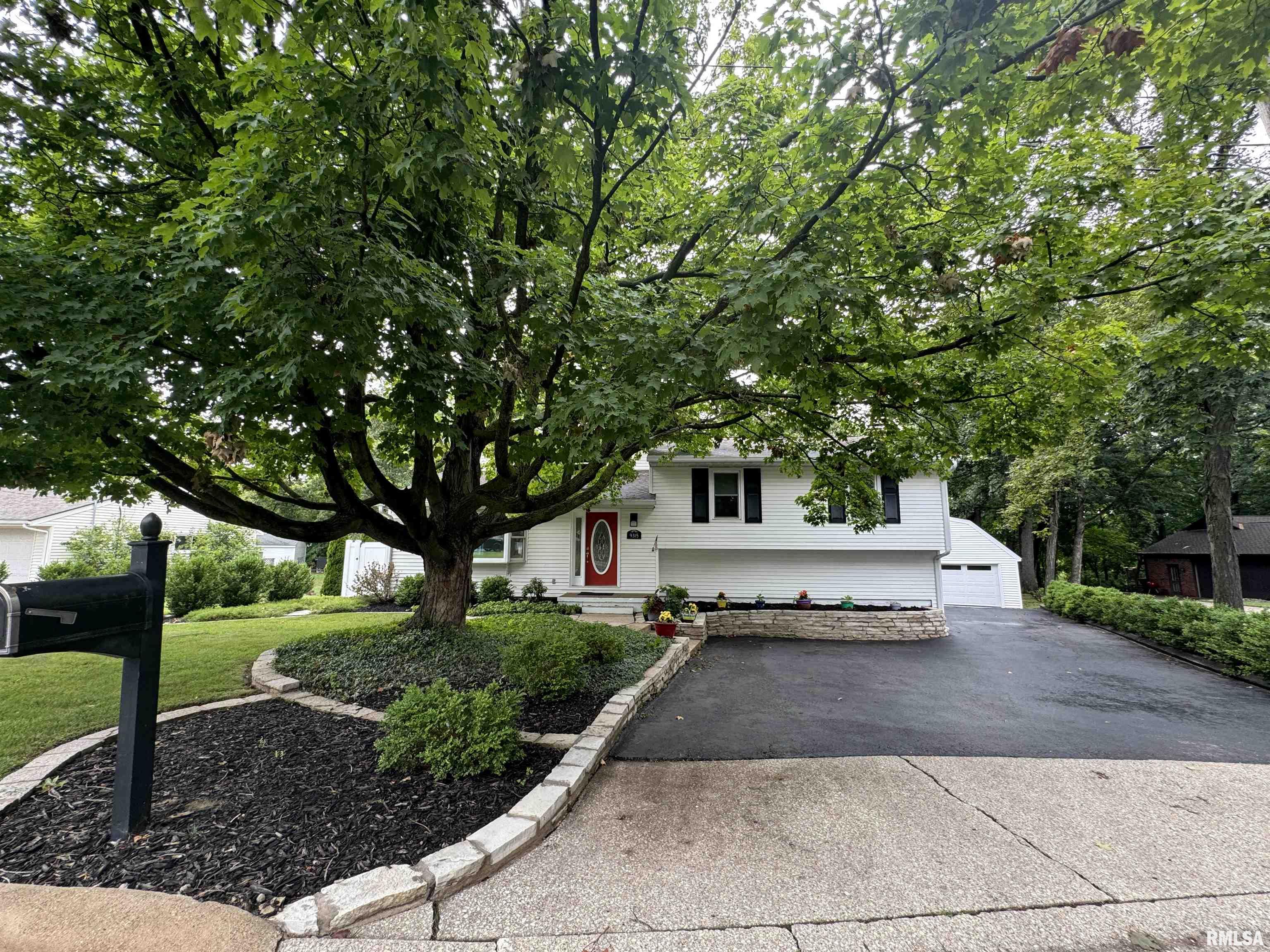 9315 North Picture Ridge Road Peoria, IL 61615 - Photo 1 of 57 Gallery Image 1