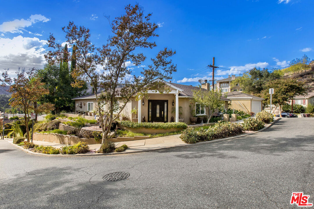 1829 Rosita Drive Glendale, CA 91208 - Photo 2 of 31