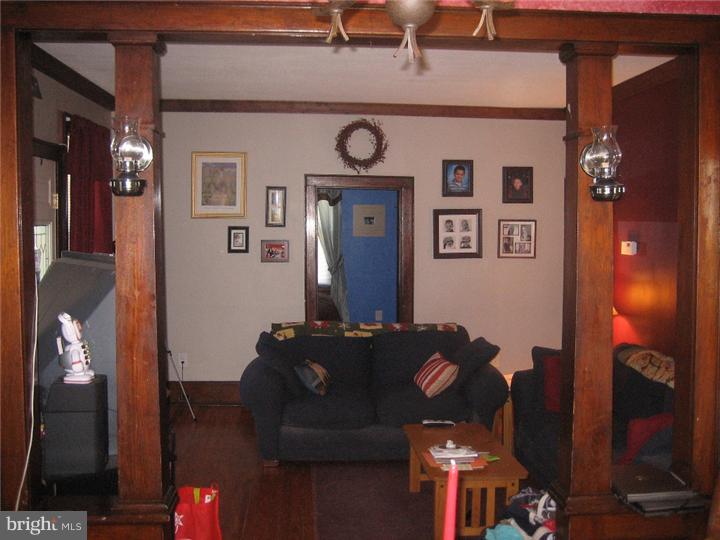 505 Heulings Avenue Riverside, NJ 08075 - Photo 5 of 12 Living Room