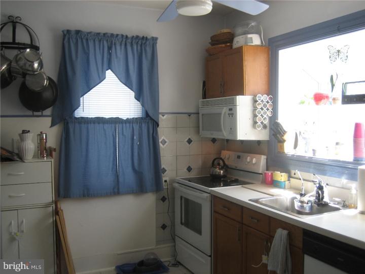 505 Heulings Avenue Riverside, NJ 08075 - Photo 8 of 12 Kitchen