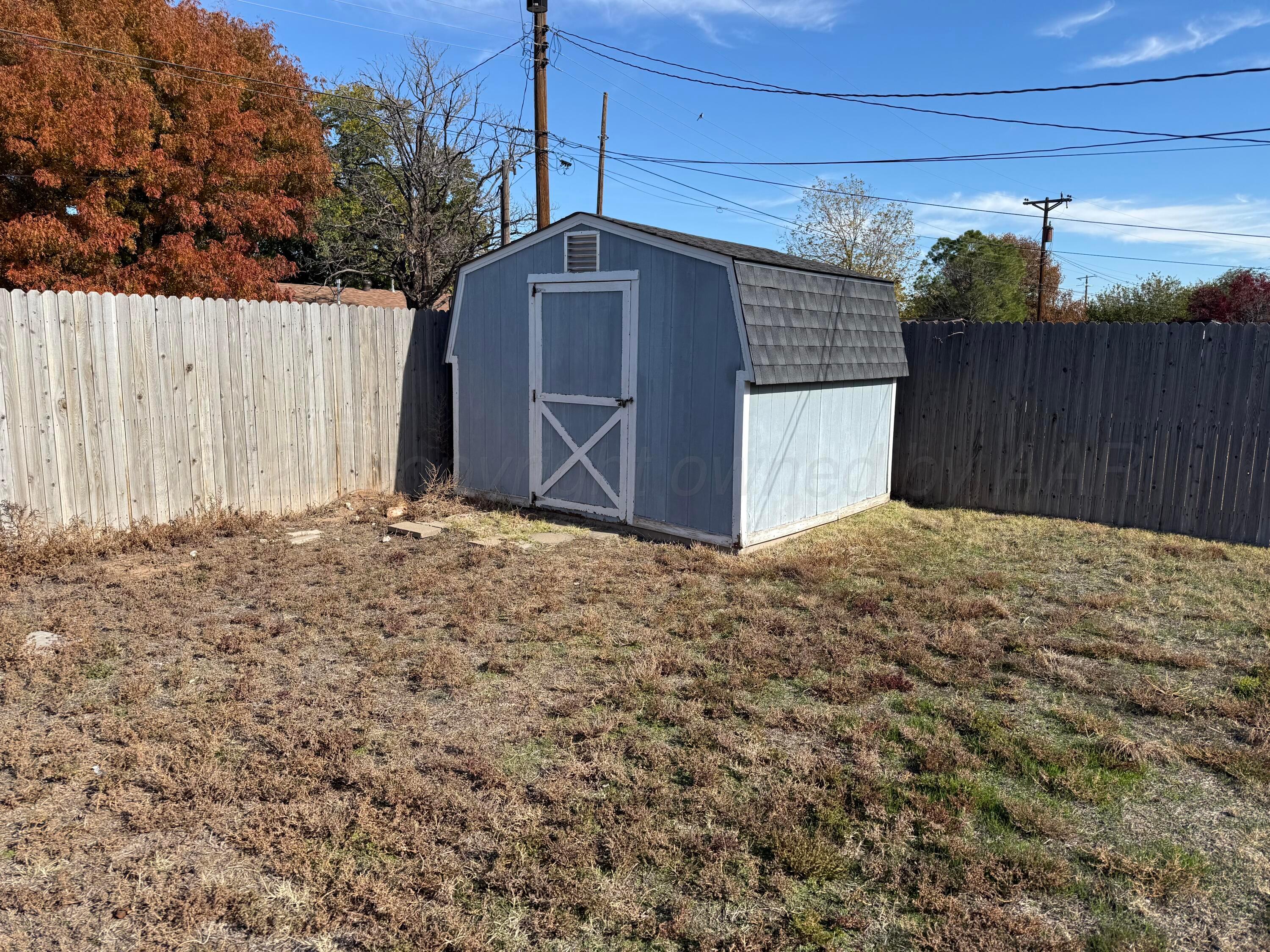 2414 Southwest 49th Avenue Amarillo, TX 79110 - Photo 26 of 28 a backyard of a house