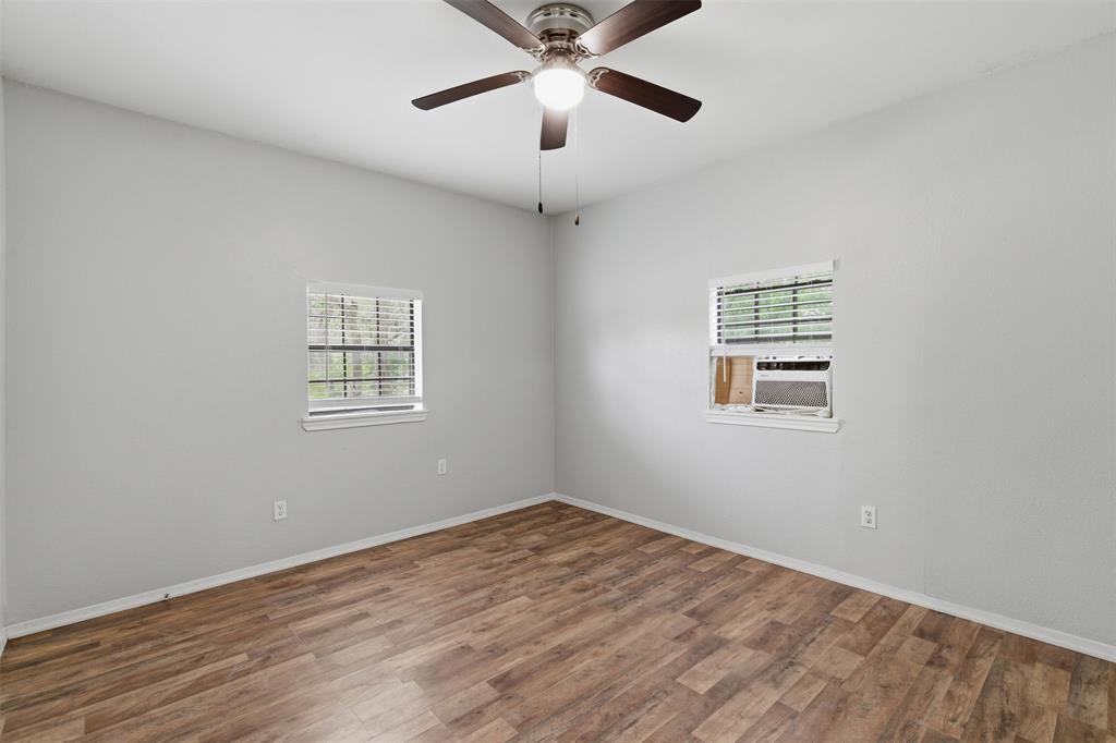 127 East Walker Street Denison, TX 75021 - Photo 3 of 26
