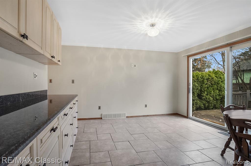 2011 Decker Road Walled Lake, MI 48390 - Photo 11 of 37 Gallery Image 11