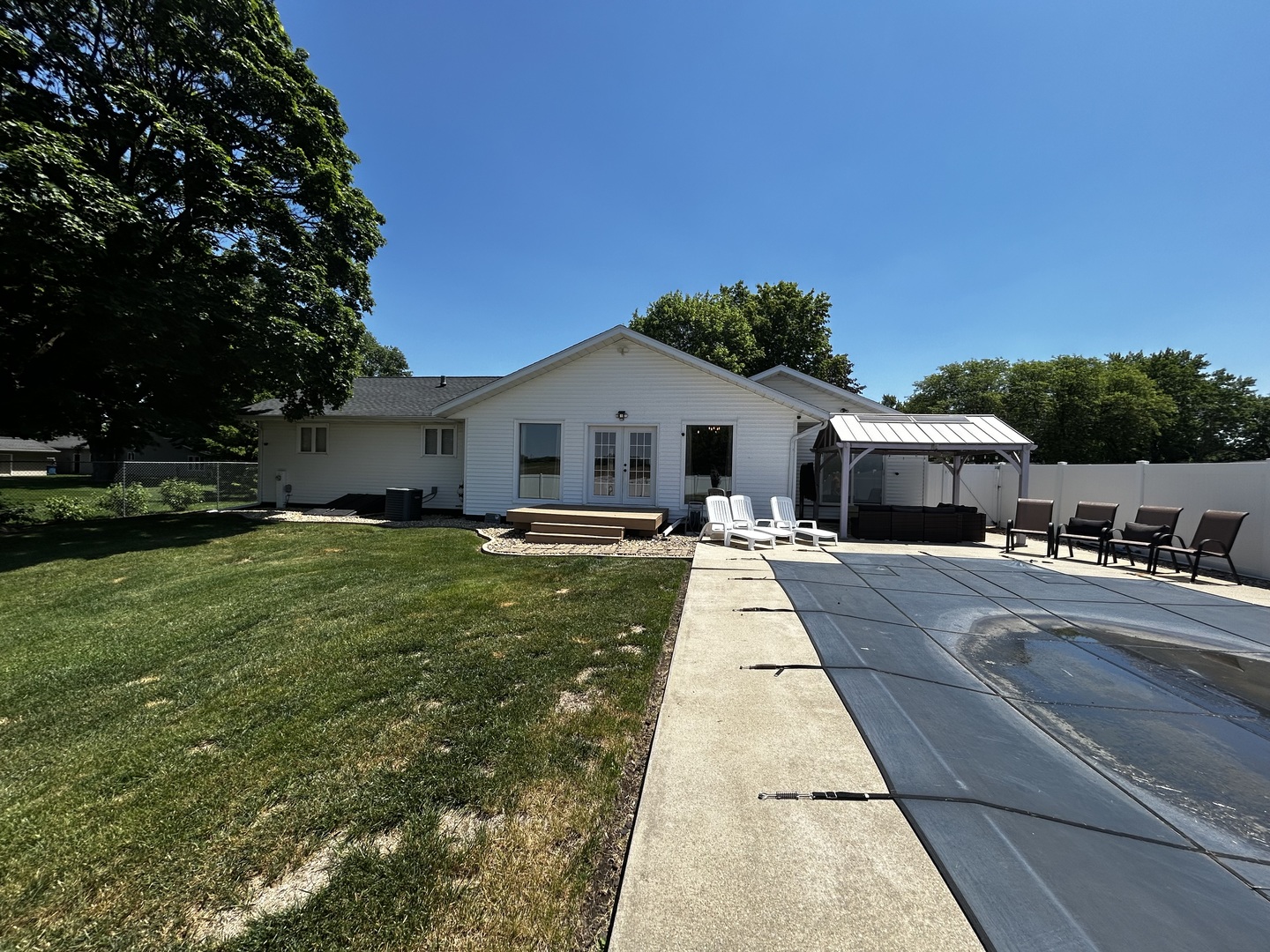 12795 Lawrence Road Sterling, IL 61081 - Photo 3 of 42 a front view of a house with a yard