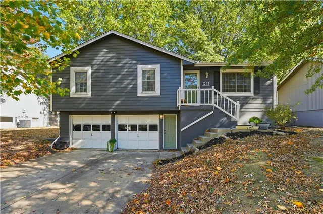 $293,000 | 941 Northeast Bristol Drive, Lee's Summit, MO 64086