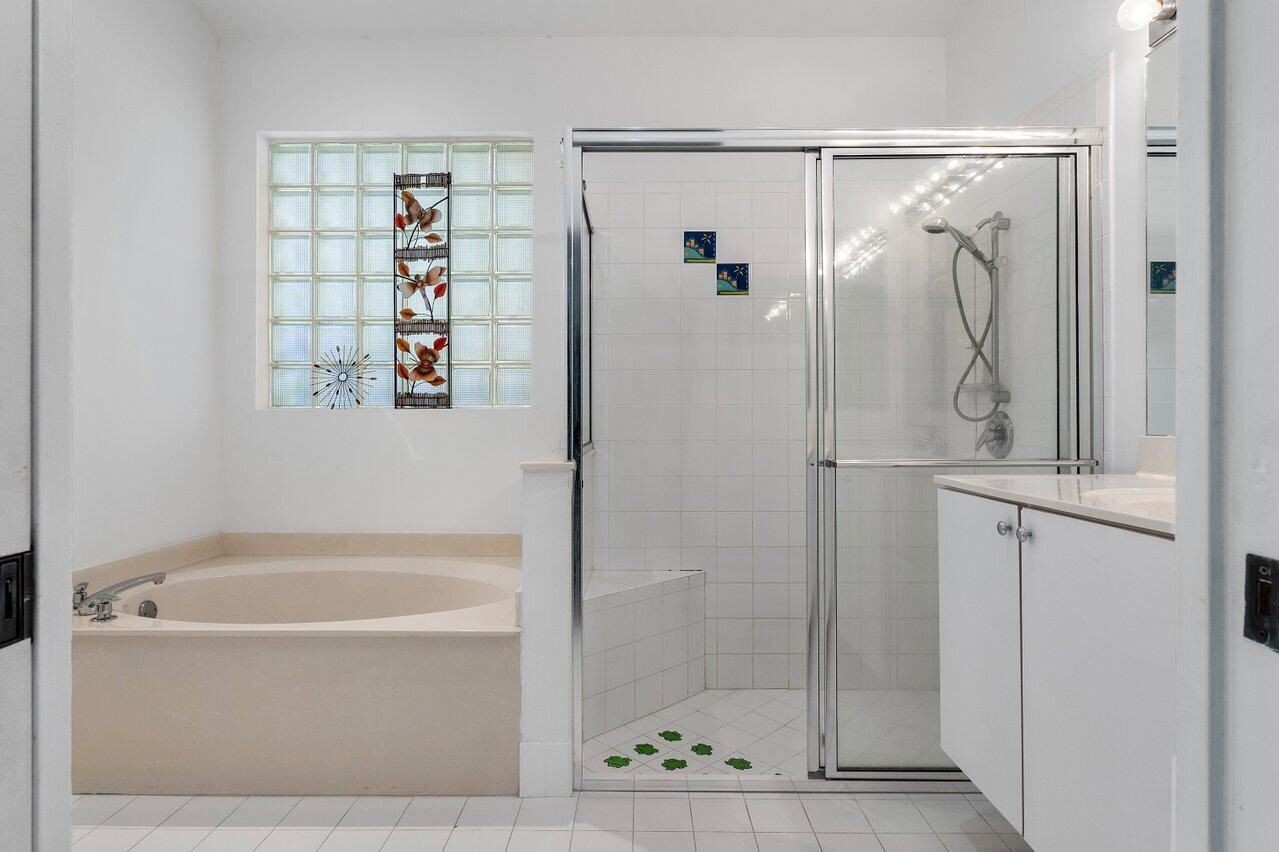 8444 Vía D Oro Boca Raton, FL 33433 - Photo 20 of 56 Primary Bath