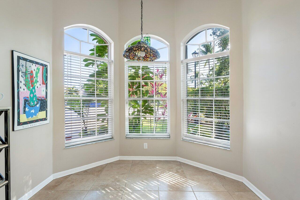 8444 Vía D Oro Boca Raton, FL 33433 - Photo 8 of 56 Breakfast nook