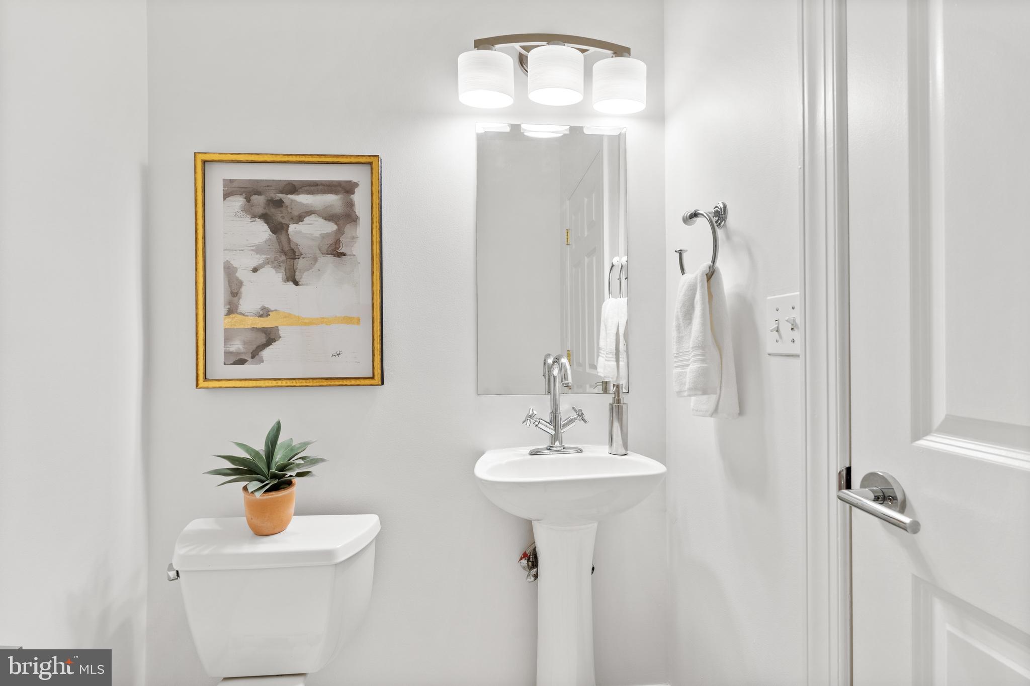 1229 12th Street Northwest, Unit B5 Washington, DC 20005 - Photo 17 of 32 Powder Room