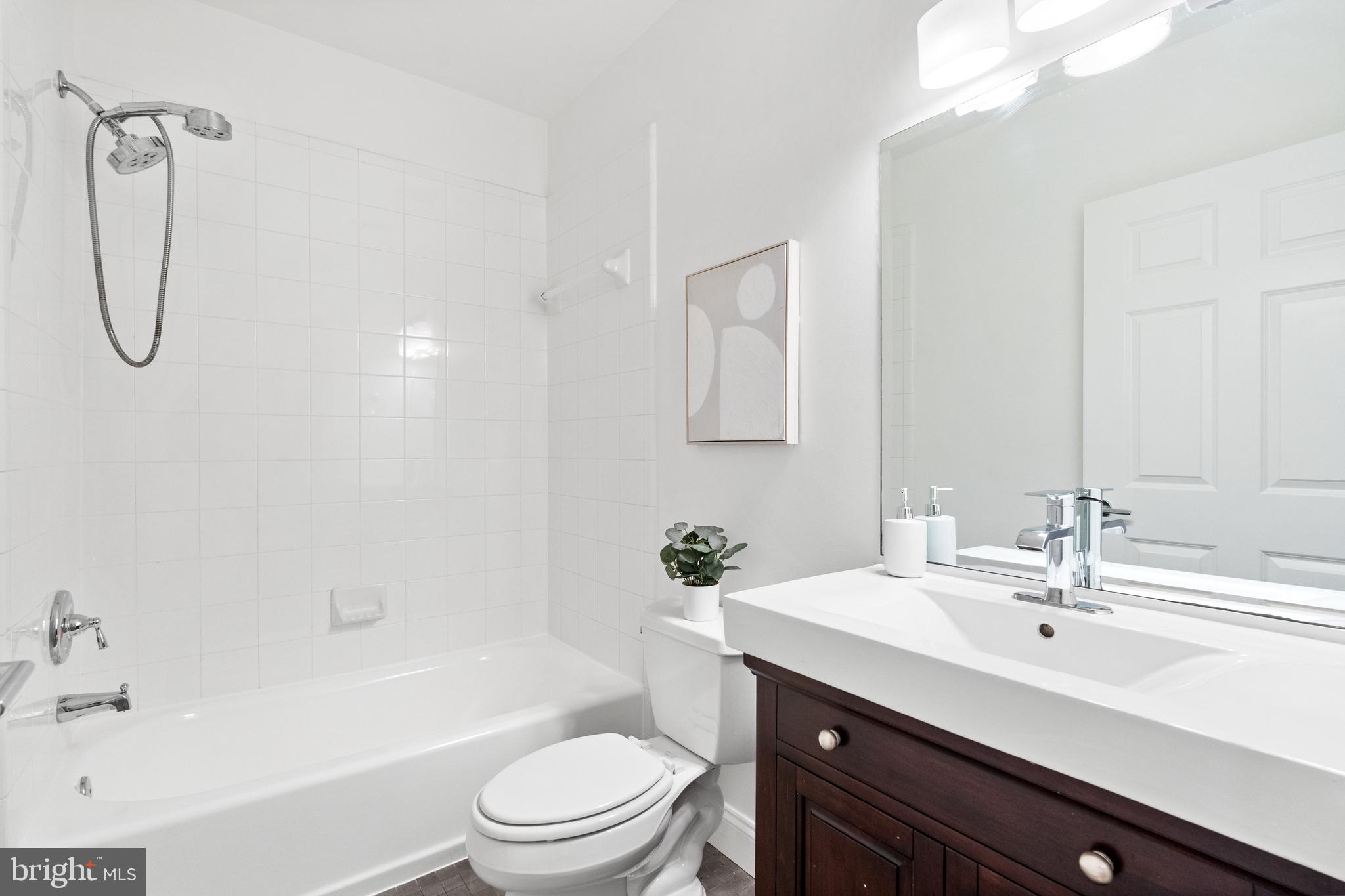 1229 12th Street Northwest, Unit B5 Washington, DC 20005 - Photo 19 of 32 Full Bath