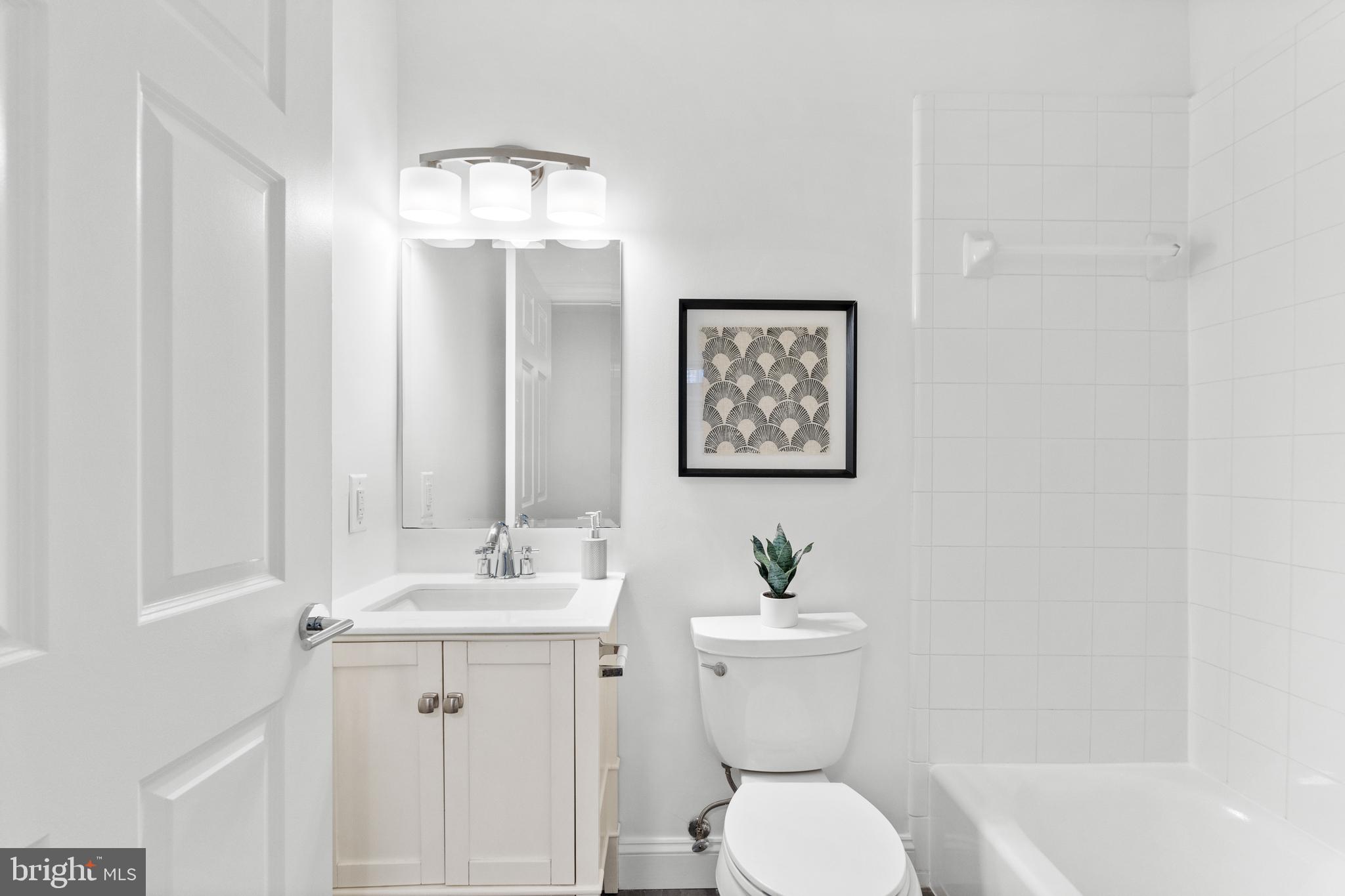 1229 12th Street Northwest, Unit B5 Washington, DC 20005 - Photo 23 of 32 Full Bathroom