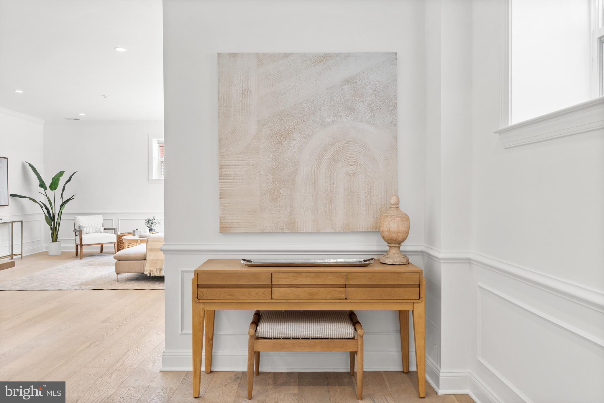 1229 12th Street Northwest, Unit B5 Washington, DC 20005 - Photo 5 of 32 Perfect place for Artwork or Entry Piece