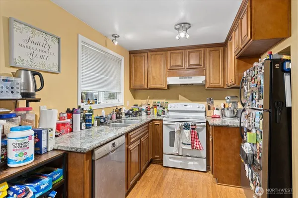 $1,100,000 | 245 Southeast Croston Lane, Issaquah, WA 98027