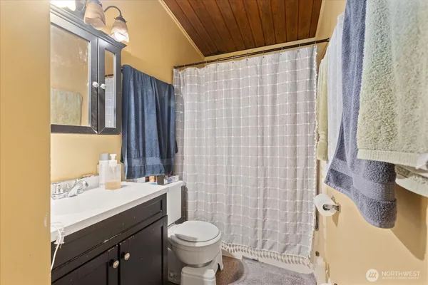 $1,100,000 | 245 Southeast Croston Lane, Issaquah, WA 98027