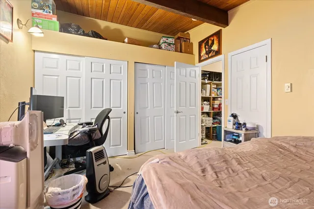 $1,250,000 | 245 Southeast Croston Lane, Issaquah, WA 98027