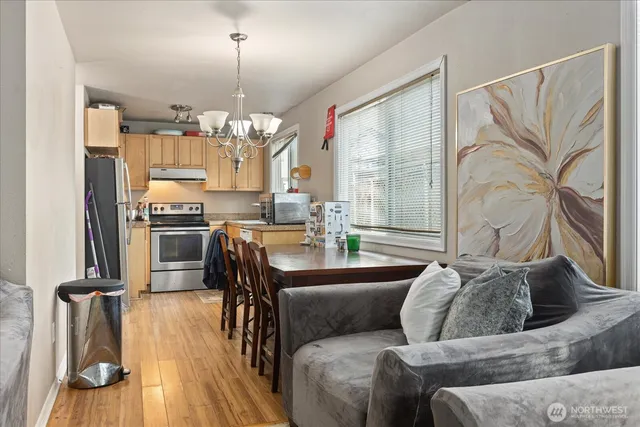 $1,250,000 | 245 Southeast Croston Lane, Issaquah, WA 98027