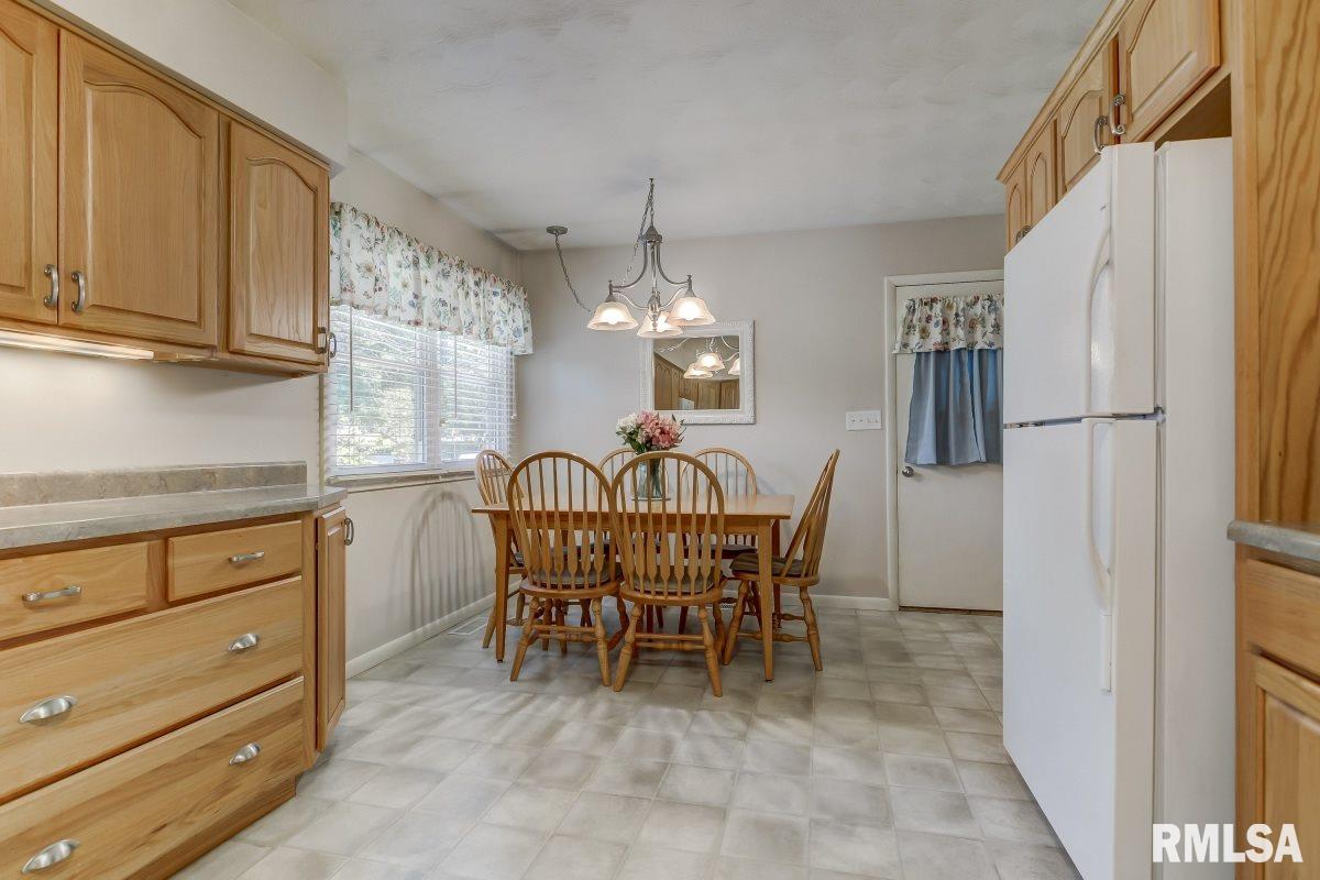 4113 Hazelcrest Road Springfield, IL 62703 - Photo 11 of 36