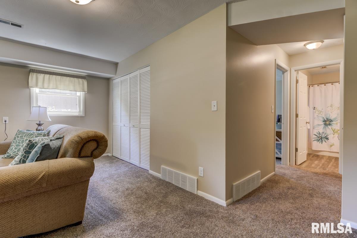 4113 Hazelcrest Road Springfield, IL 62703 - Photo 23 of 36