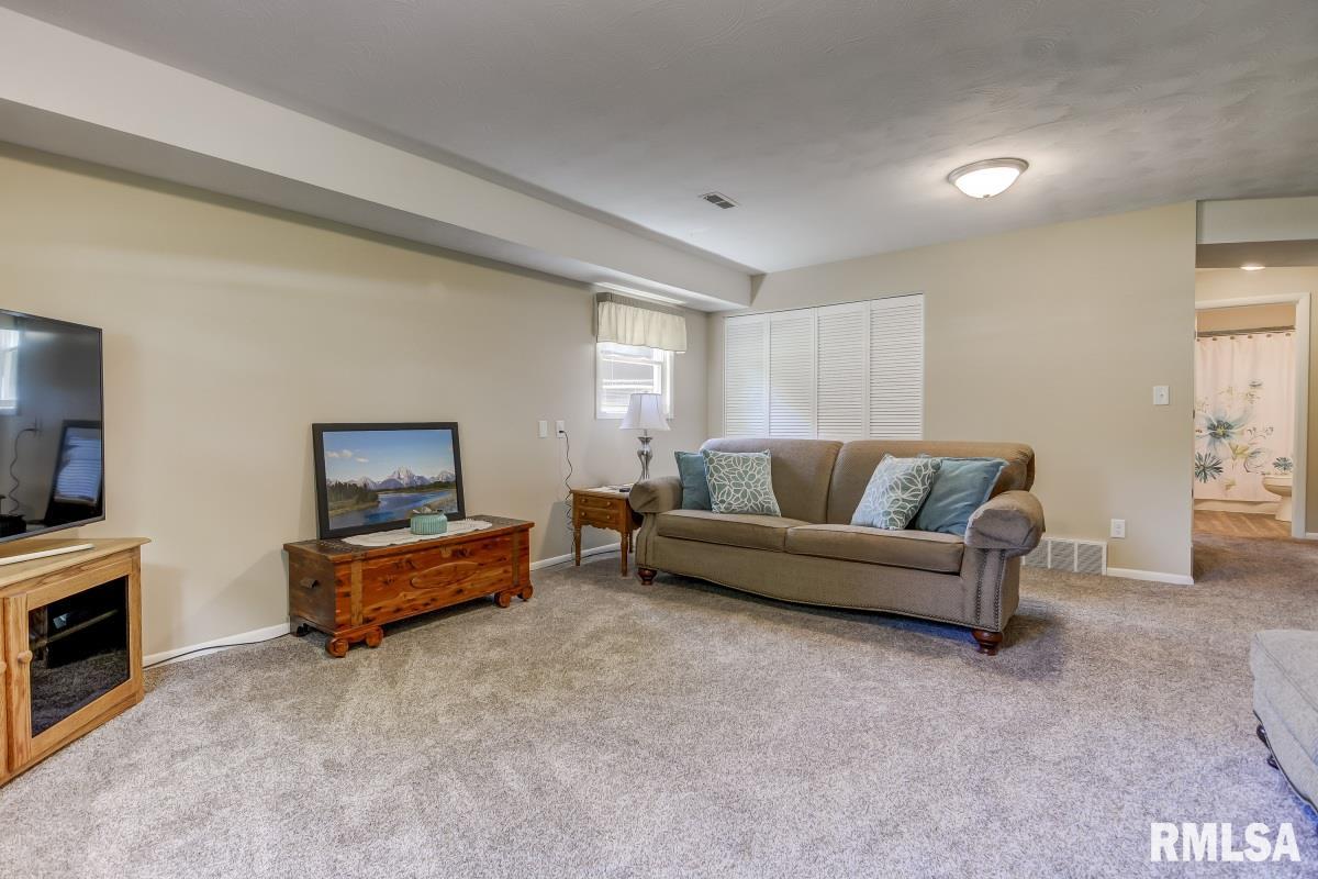 4113 Hazelcrest Road Springfield, IL 62703 - Photo 25 of 36