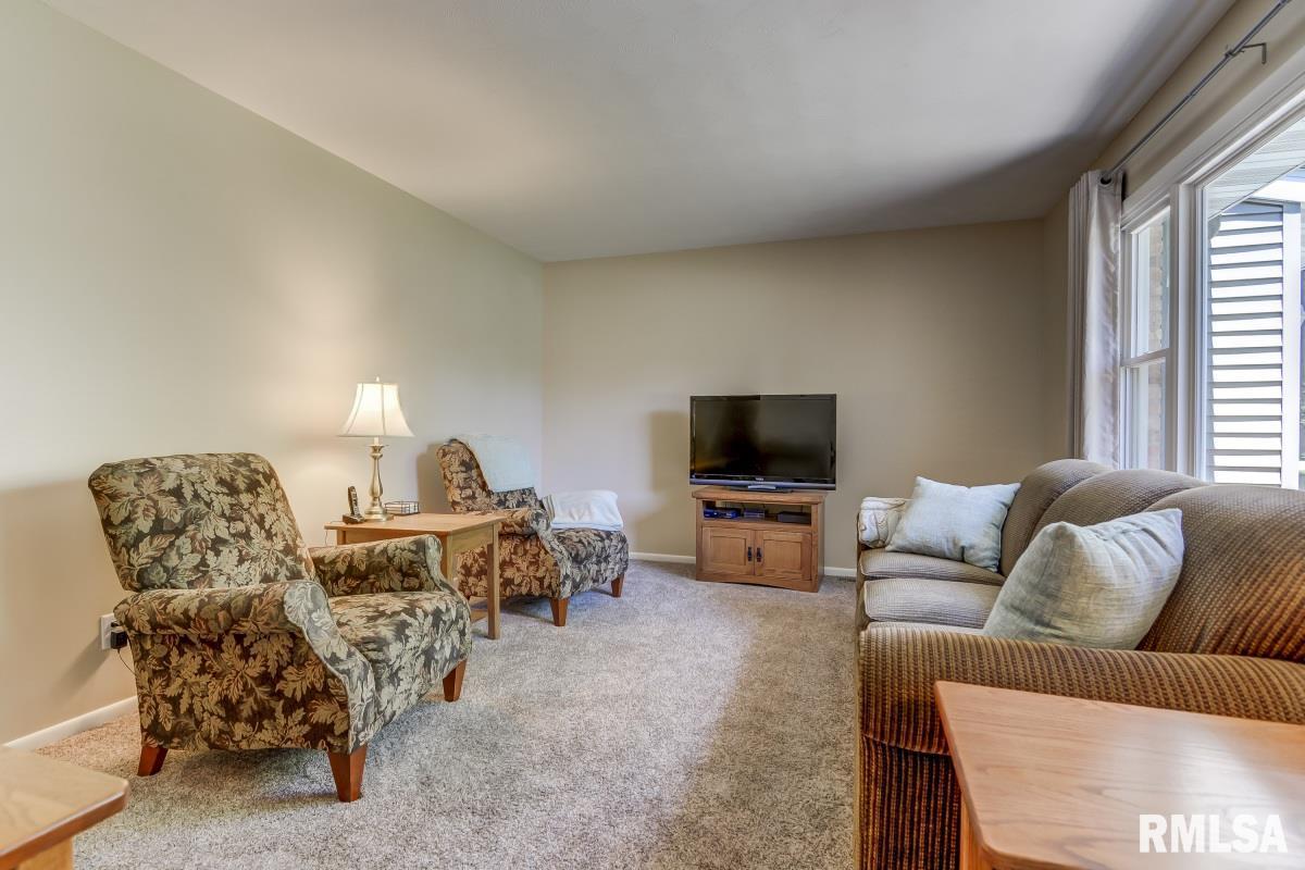 4113 Hazelcrest Road Springfield, IL 62703 - Photo 3 of 36