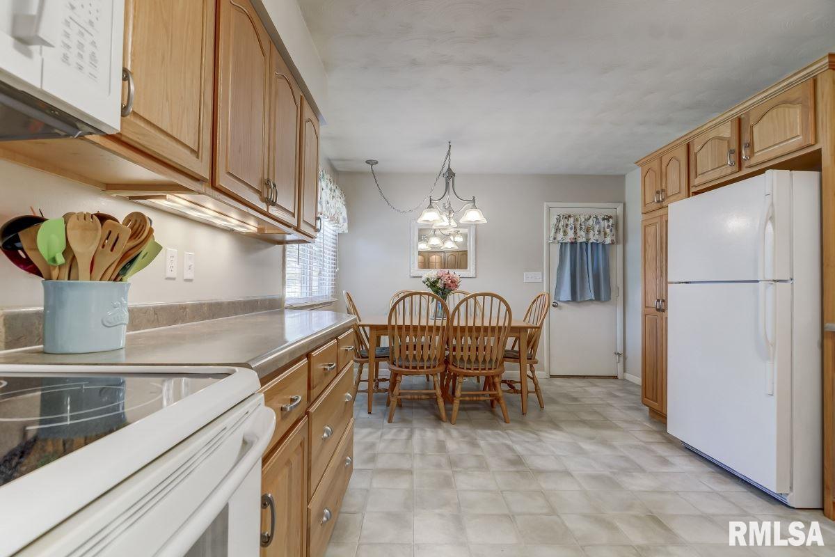 4113 Hazelcrest Road Springfield, IL 62703 - Photo 8 of 36
