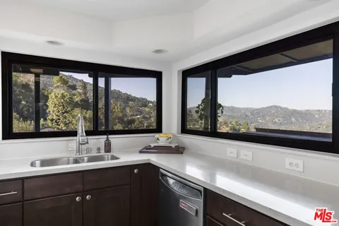 $1,595,000 | 19901 Grand View Drive, Topanga, CA 90290