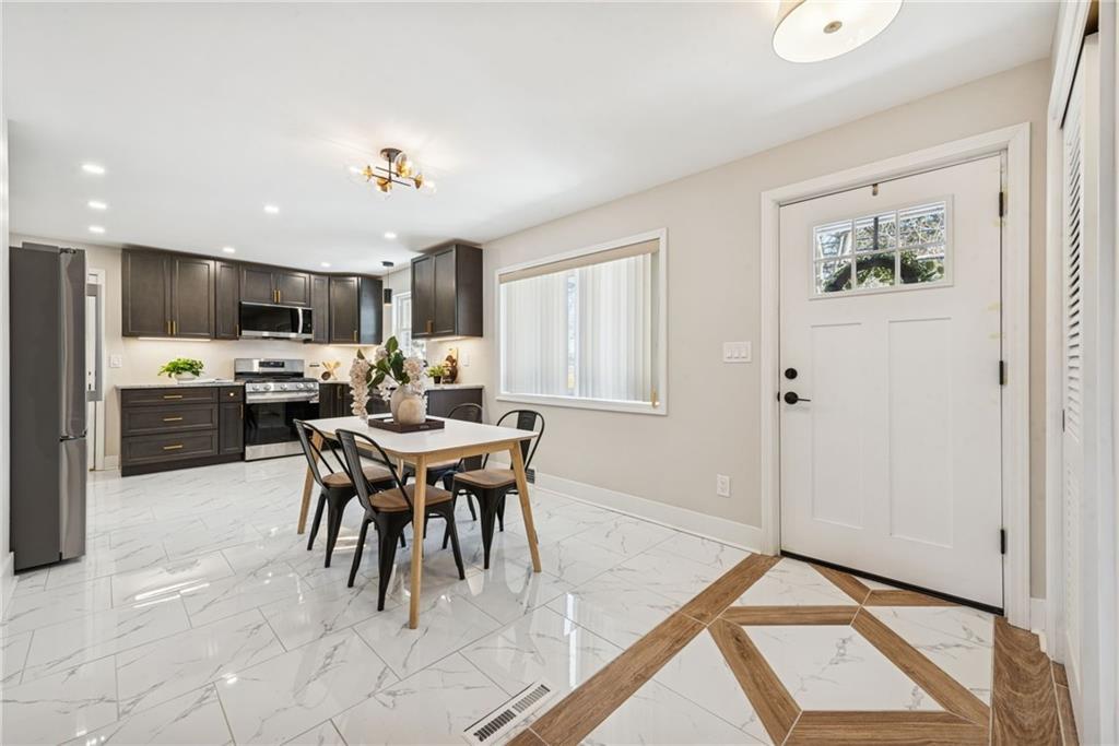 490 Old Clairton Road Pittsburgh, PA 15236 - Photo 12 of 40