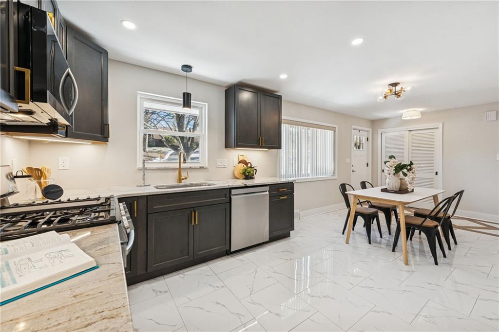 490 Old Clairton Road Pittsburgh, PA 15236 - Photo 9 of 40