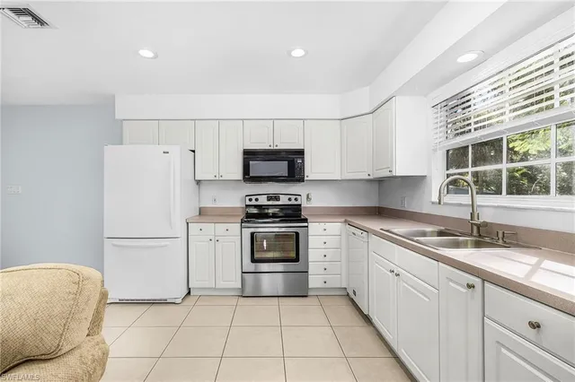 $945,000 | 670 27th Street Northwest, Naples, FL 34120