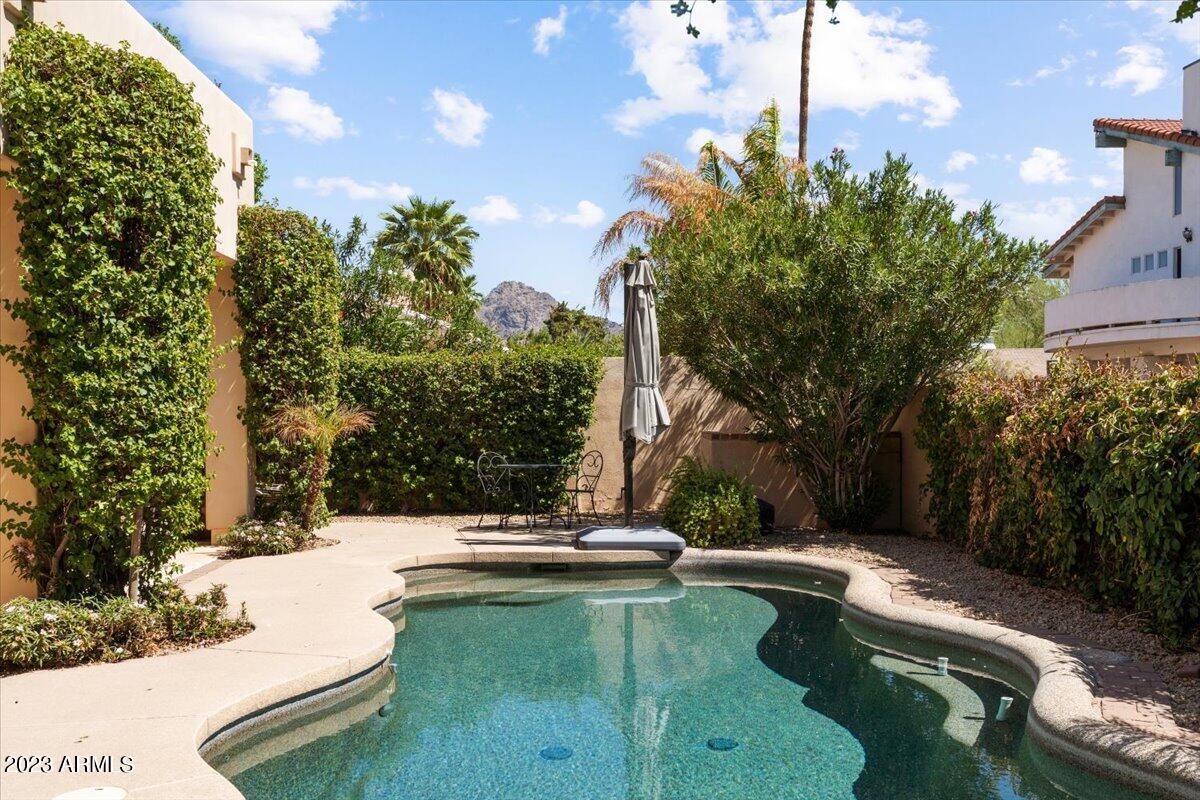 719 East Circle Road Phoenix, AZ 85020 - Photo 34 of 38 34-Pool