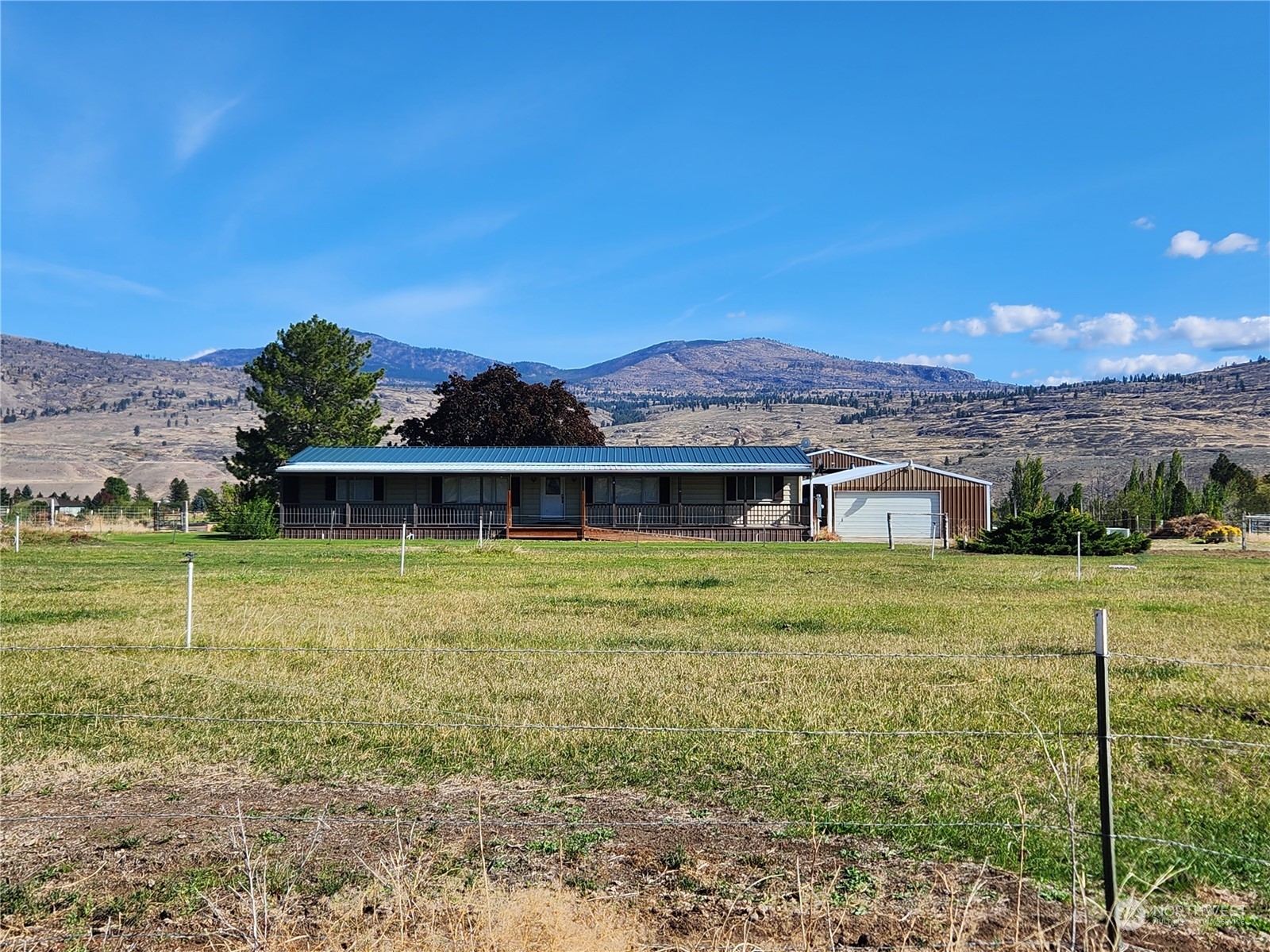 182 Engh Road Omak, WA 98841 - Photo 4 of 40 a view of a big house with a big yard