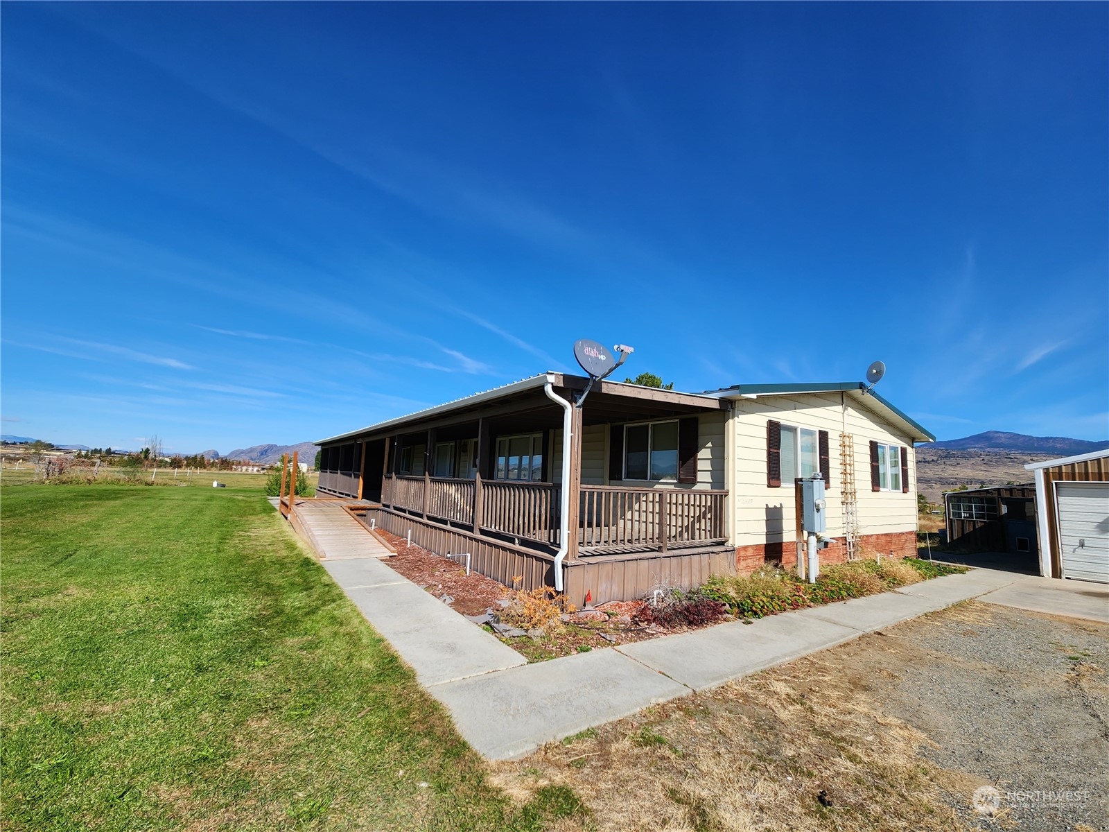 182 Engh Road Omak, WA 98841 - Photo 5 of 40 a front view of a house with garden