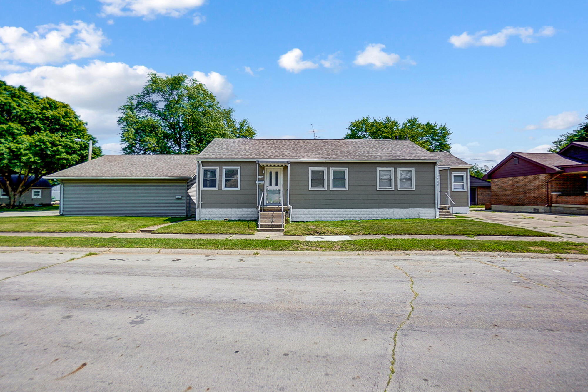 1704 East Street Springfield, OH 45505 - Photo 2 of 27