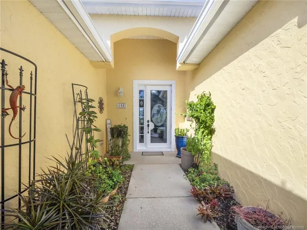 $2,750 | 155 56th Drive Southwest, Vero Beach, FL 32968