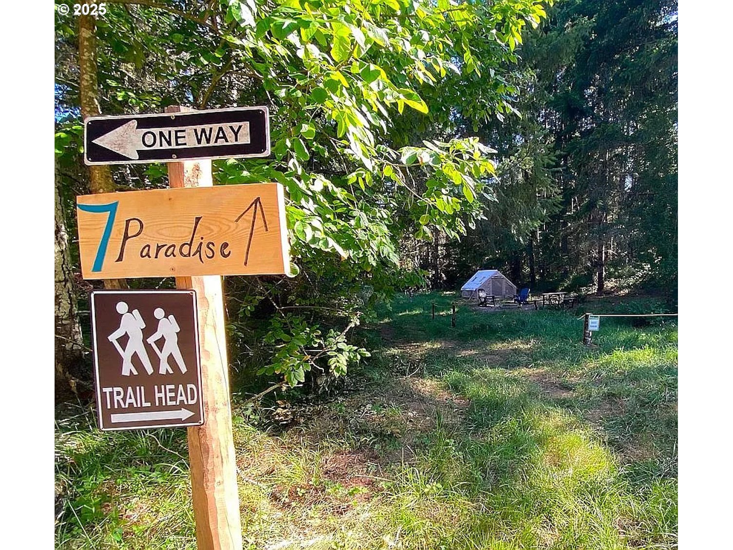 55778 Southwest Scoggins Valley Road Gaston, OR 97119 - Photo 26 of 42 a sign that is sitting on a brick wall