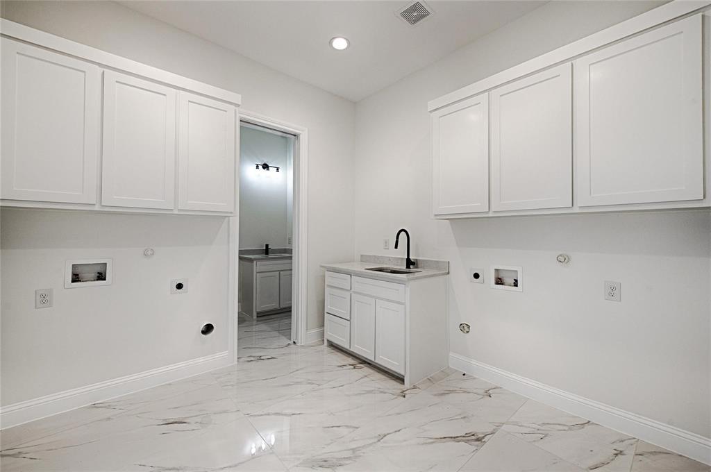 3611 Jacks Loop Midlothian, TX 76065 - Photo 16 of 39 a view of a kitchen with electric appliances
