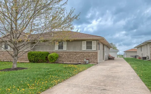 $245,000 | 2512 Live Oak Drive, Crest Hill, IL 60403