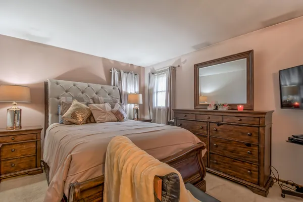 $245,000 | 2512 Live Oak Drive, Crest Hill, IL 60403