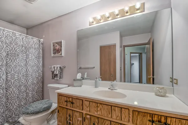 $245,000 | 2512 Live Oak Drive, Crest Hill, IL 60403