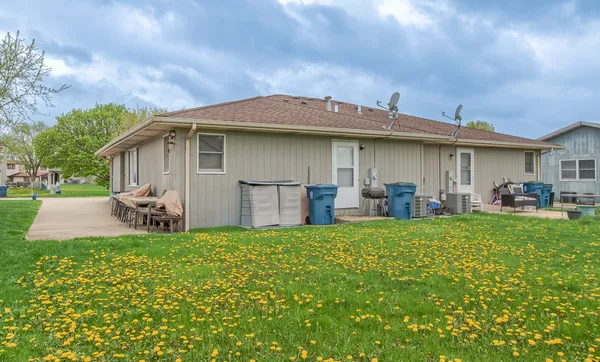 $245,000 | 2512 Live Oak Drive, Crest Hill, IL 60403