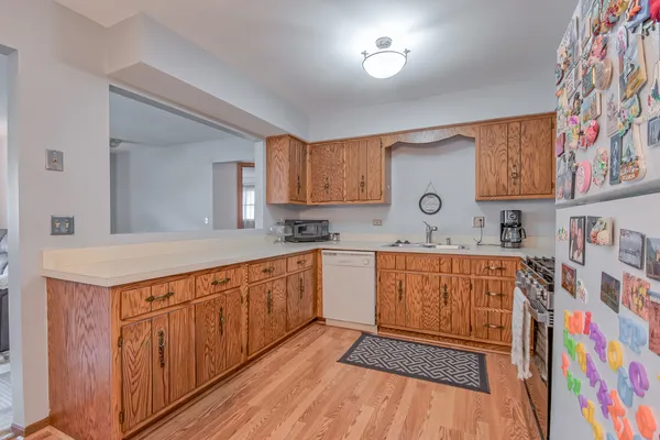 $245,000 | 2512 Live Oak Drive, Crest Hill, IL 60403