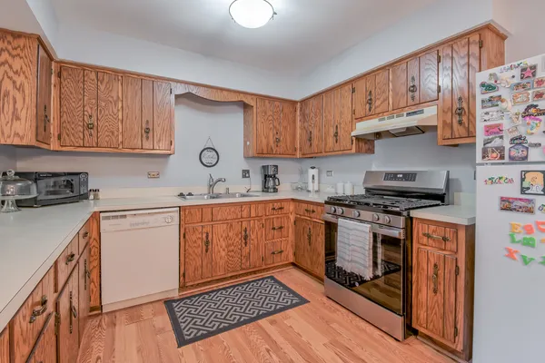 $245,000 | 2512 Live Oak Drive, Crest Hill, IL 60403