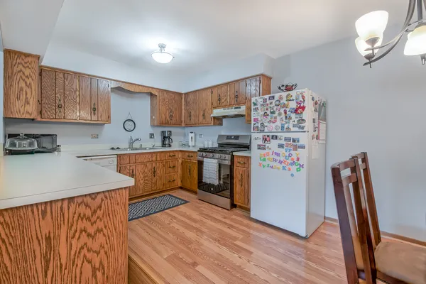 $245,000 | 2512 Live Oak Drive, Crest Hill, IL 60403