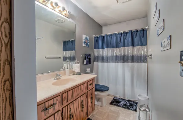 $245,000 | 2512 Live Oak Drive, Crest Hill, IL 60403