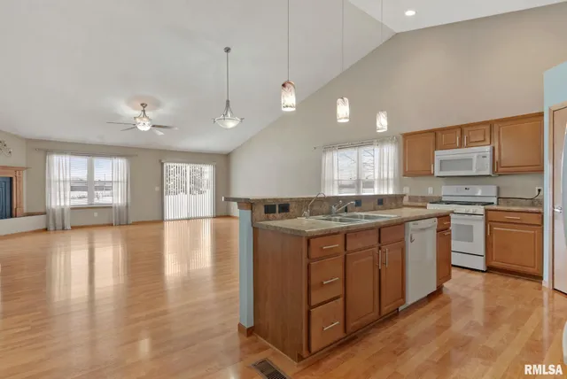 $424,999 | 6112 34th Ave A Court, Moline, IL 61265