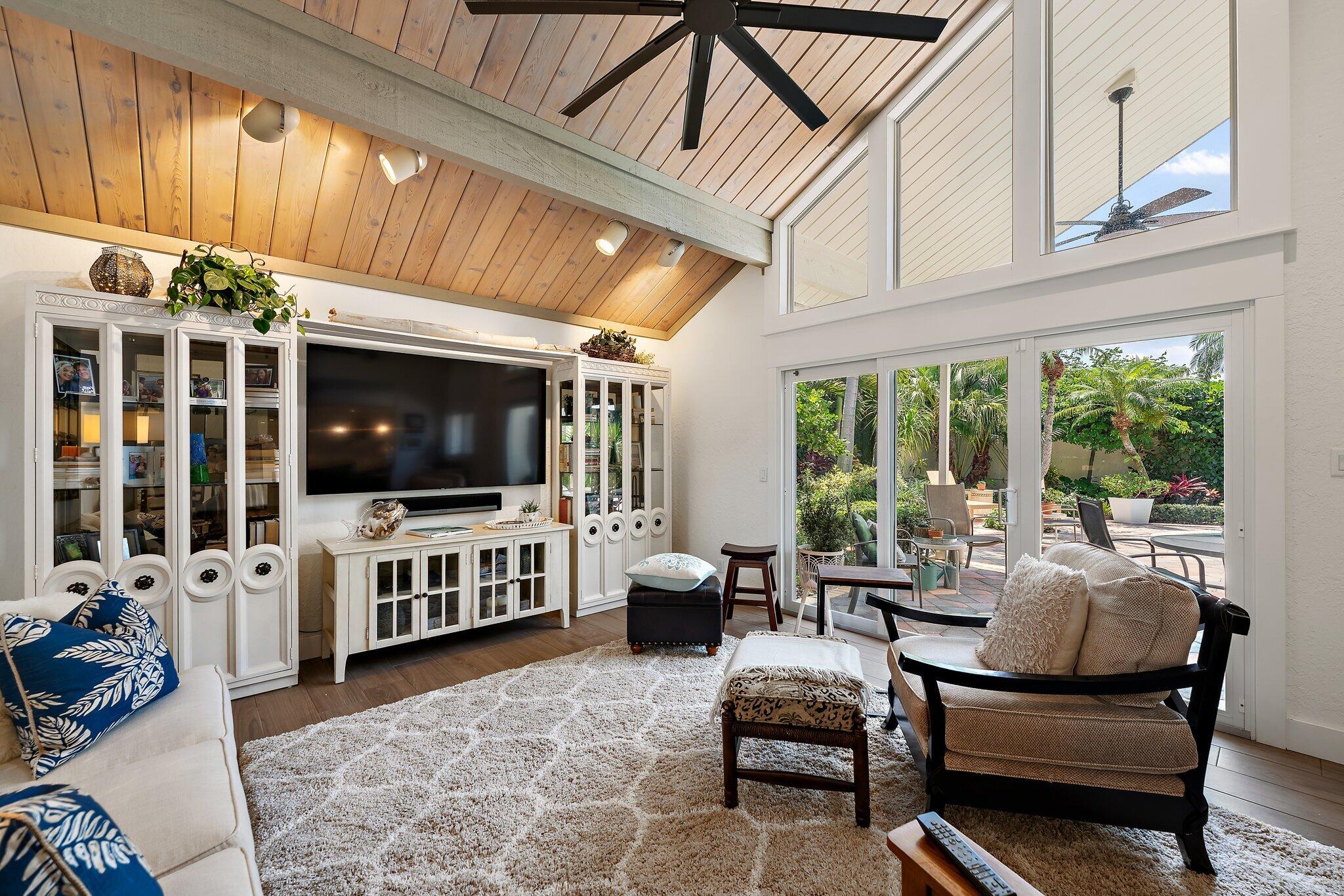 105 Albacore Lane Jupiter, FL 33477 - Photo 14 of 62 Living room