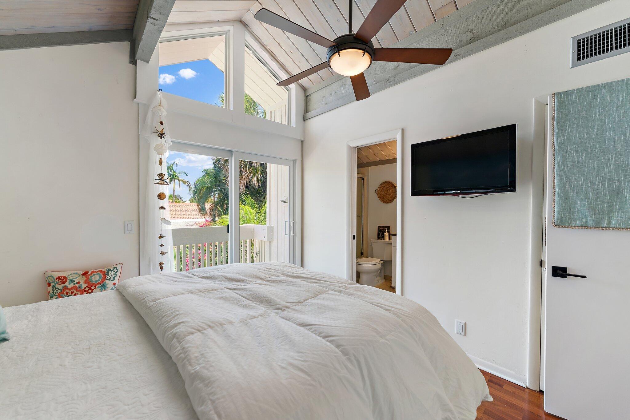 105 Albacore Lane Jupiter, FL 33477 - Photo 35 of 62 Guest upstairs